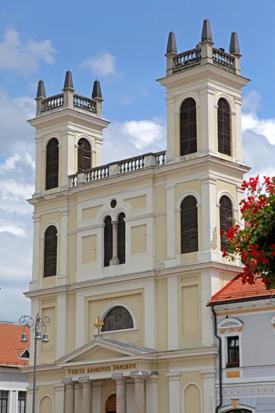 Praça na cidade Banska Bystrica, Eslováquia — Fotografia de Stock