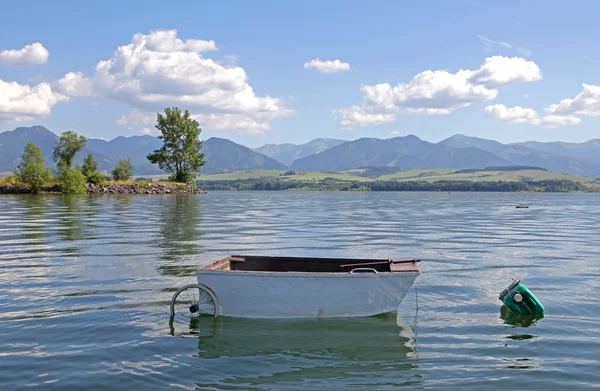 Liptovská mara - vattenbehållaren i regionen liptov — Stockfoto