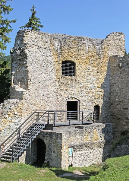 Likavsky Hrad - castelo arruinado na Eslováquia — Fotografia de Stock