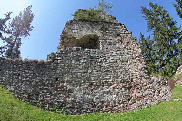 Likavsky hrad - verwoeste kasteel in Slowakije — Stockfoto