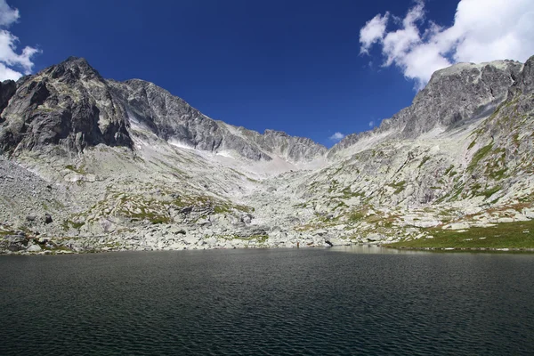 5 spisskych plies - tjärnar i Vysoké Tatry, Slovakien — Stockfoto