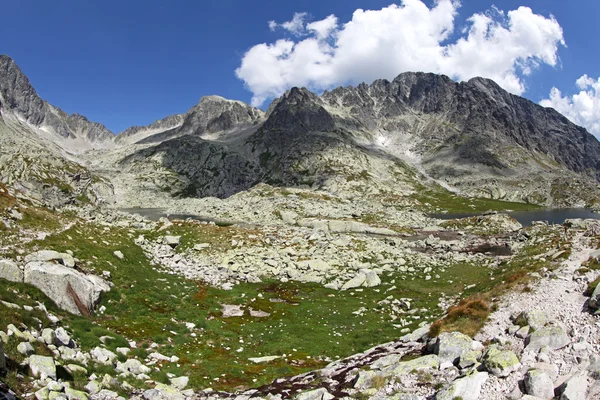 5 spisskych plies - tjärnar i Vysoké Tatry, Slovakien — Stockfoto