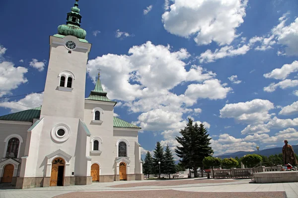 Римско-католическая церковь в городе Ружомберок, Словакия — стоковое фото
