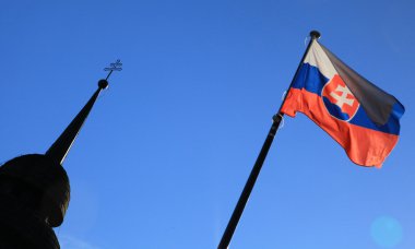 Slovak ulusal bayrak ve sembolü