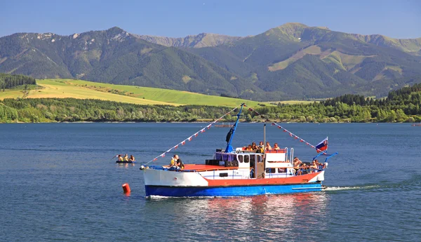 Liptovská mara - vattenbehållaren i regionen liptov — Stockfoto