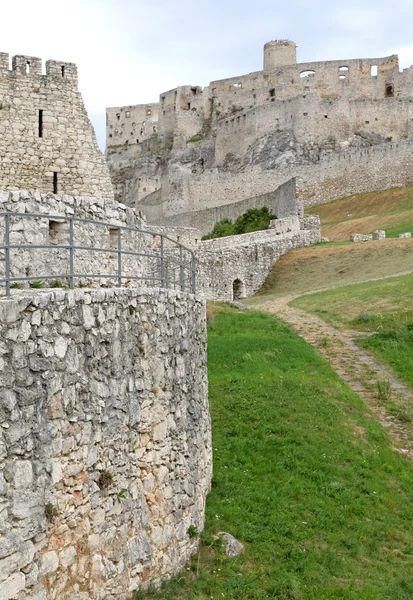 As ruínas do Castelo de Spis, Eslováquia — Fotografia de Stock