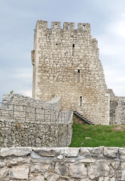 As ruínas do Castelo de Spis, Eslováquia — Fotografia de Stock