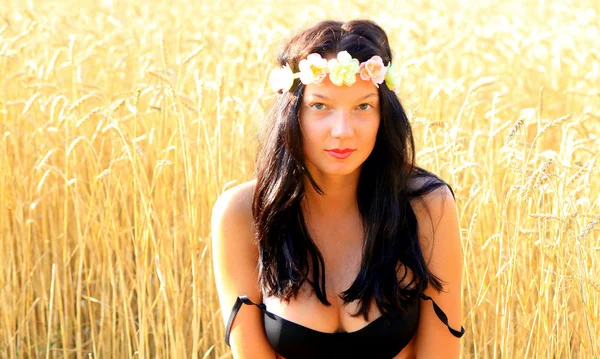 Girl at cornfield — Stock Photo, Image