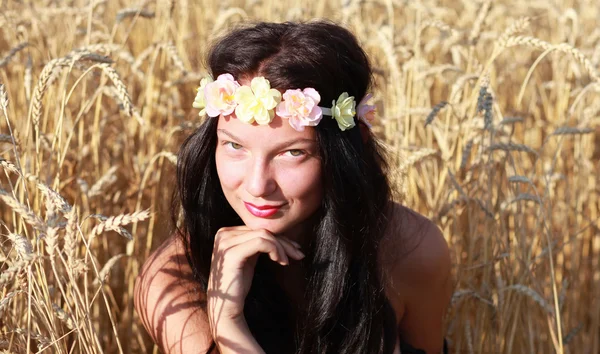 Girl at cornfield — Stock Photo, Image