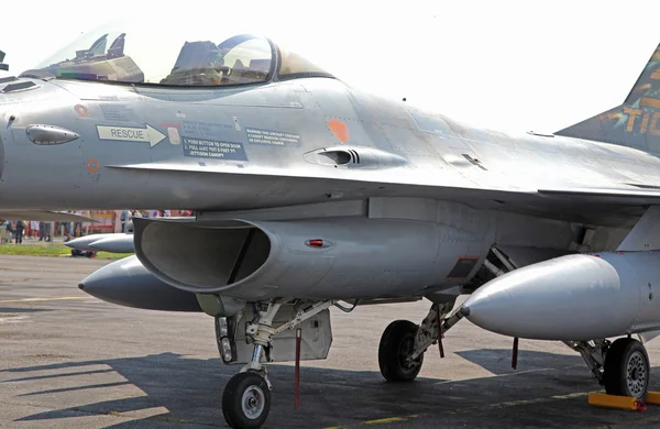 Самолеты F-16 — стоковое фото