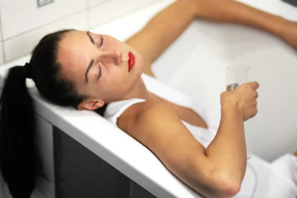 Girl in the bathtub — Stock Photo, Image