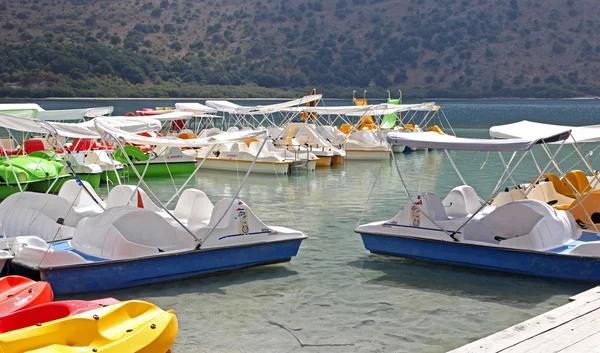 Lago Kournas en la isla de Creta — Foto de Stock