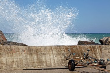Girit fırtınalı denizde