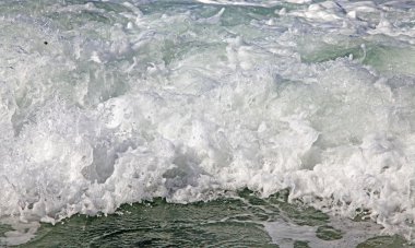 Girit fırtınalı denizde