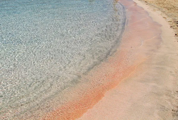 Shallow clear sea with pink sand at Elafonisi, Crete — Stock Photo, Image