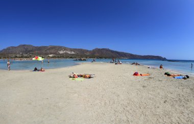 elafonisi, crete, pembe kum ile sığ açık deniz