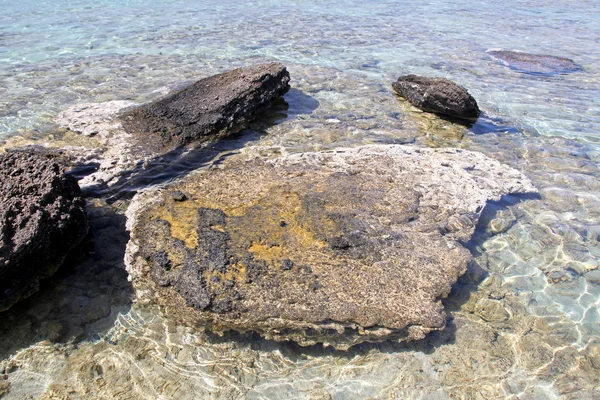 Shallow clear sea with pink sand at Elafonisi, Crete — Stock Photo, Image