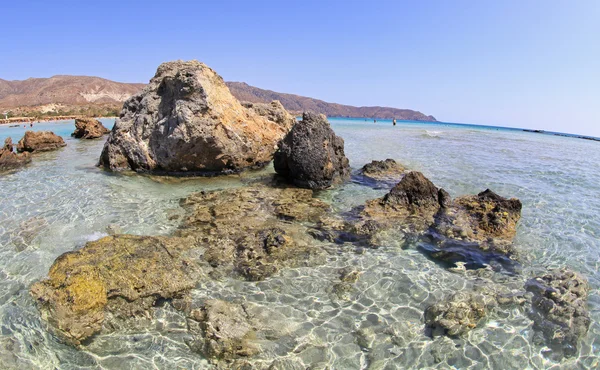 Mar poco profundo y claro en Elafonisi, Creta — Foto de Stock