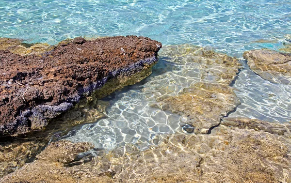 Mar poco profundo y claro en Elafonisi, Creta —  Fotos de Stock