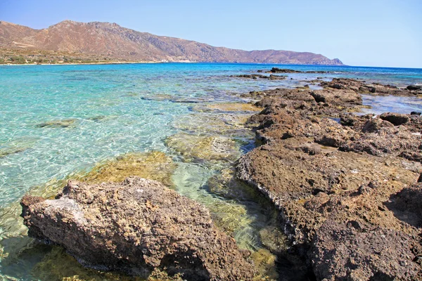 Grunt klara havet på elafonisi, Kreta — Stockfoto