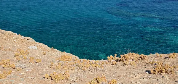 Mělké jasné Krétské moře — Stock fotografie