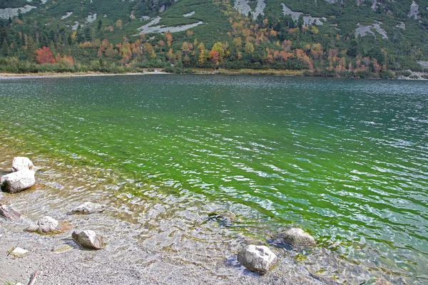 Popradske pleso - tarn en High Tatras, Eslovaquia —  Fotos de Stock