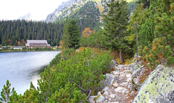 Popradske pleso - tarn em High Tatras, Eslováquia — Fotografia de Stock