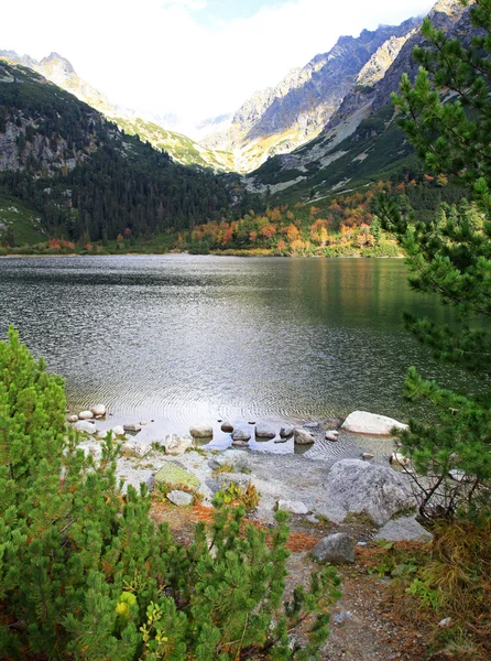 Popradske pleso - tarn en High Tatras, Eslovaquia —  Fotos de Stock