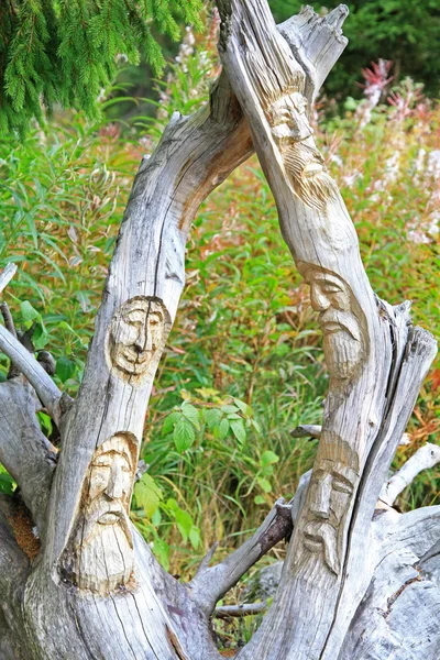 Cara de madera tallada a mano - High Tatras, Eslovaquia — Foto de Stock