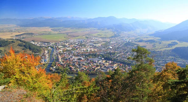 Ružomberok från hill cebrat, Slovakien — Stockfoto