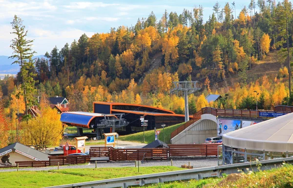 Orange cableway (Modern cableway in Tatranska Lomnica - High Tat — Stock Photo, Image