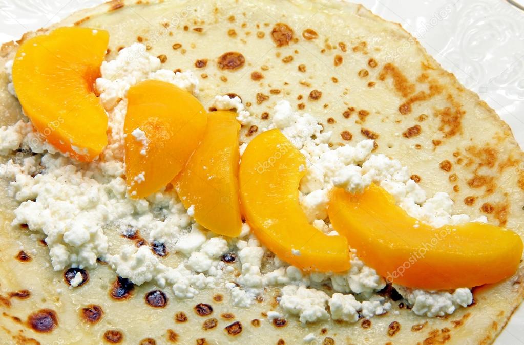 Pancakes with apricots