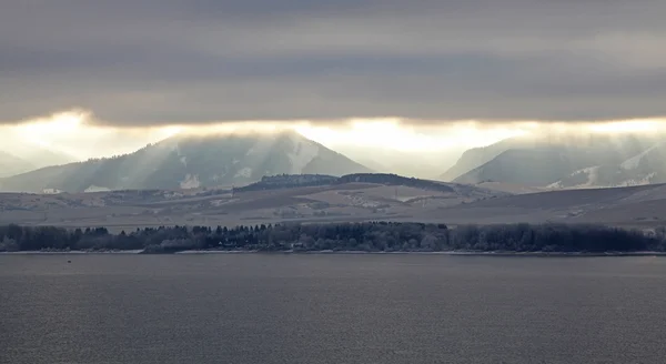 Bacia de água Liptovska Mara no inverno, Eslováquia — Fotografia de Stock