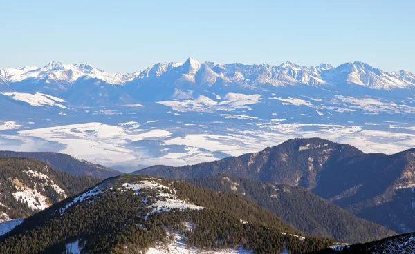 Tatrabergen från låga Tatrabergen, Slovakien — Stockfoto