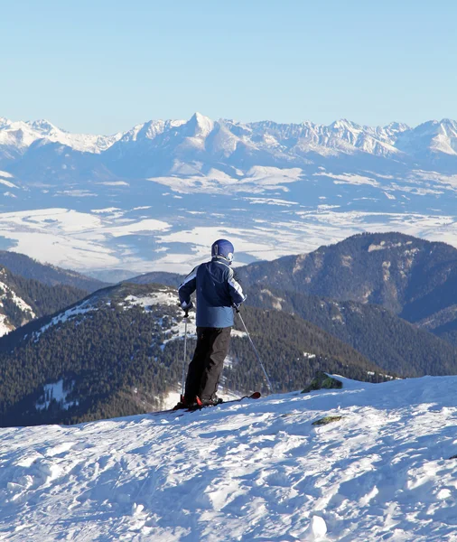 Skidåkare på hill chopok, Slovakien — Stockfoto