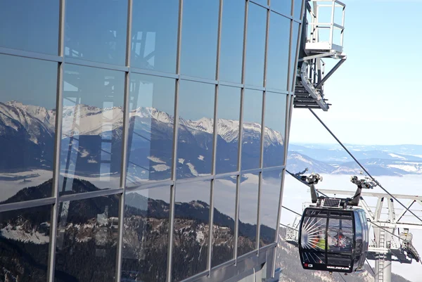 Moderna ropewayen funitel på hill chopok - låga Tatrabergen, Slovakien — Stockfoto