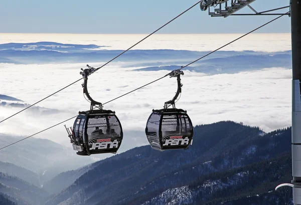 Moderne Seilbahn auf dem Hügel Chopok - niedrige Tatra, Slowakei — Stockfoto