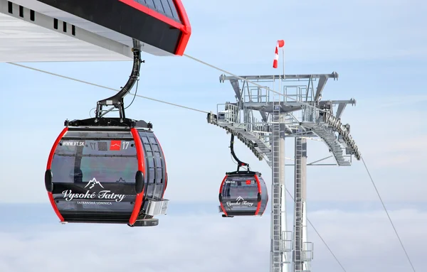 Modern cableway in ski resort Tatranska Lomnica, Slovakia — Stock Photo, Image