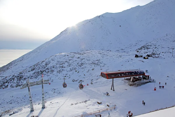 Modern cableway in ski resort Tatranska Lomnica, Slovakia — Stock Photo, Image