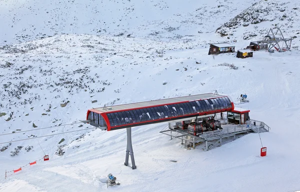 Ski resort tatranska lomnica, Slovakya, modern teleferik — Stok fotoğraf