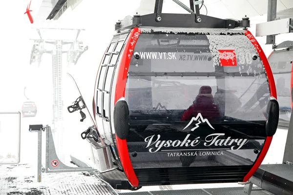 Modern cableway in ski resort Tatranska Lomnica, Slovakia — Stock Photo, Image