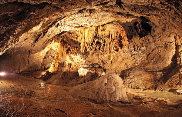 Interior de la hermosa cueva de la libertad Demanovska, Eslovaquia —  Fotos de Stock