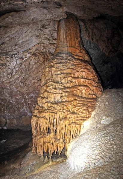 Interior de la hermosa cueva de la libertad Demanovska, Eslovaquia — Foto de Stock