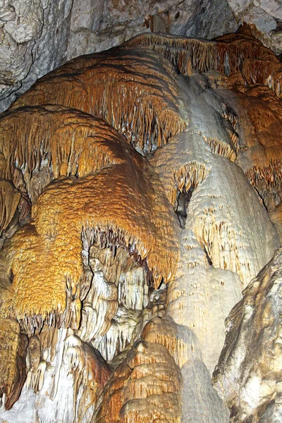 Интерьер красивой Демановской пещеры свободы, Словакия — стоковое фото