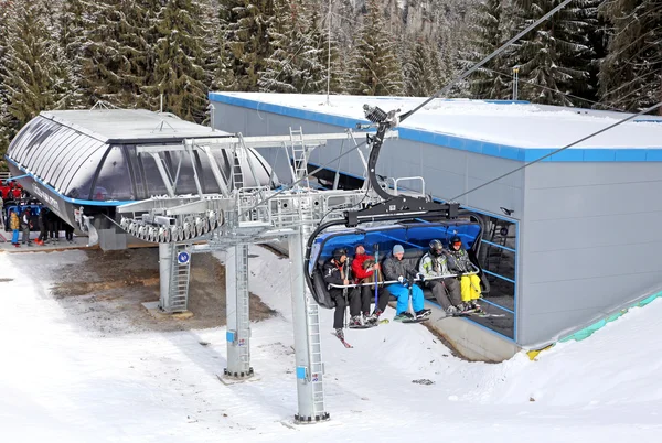 Moderne kabelbaan in ski resort jasna - lage Tatra bergen — Stockfoto