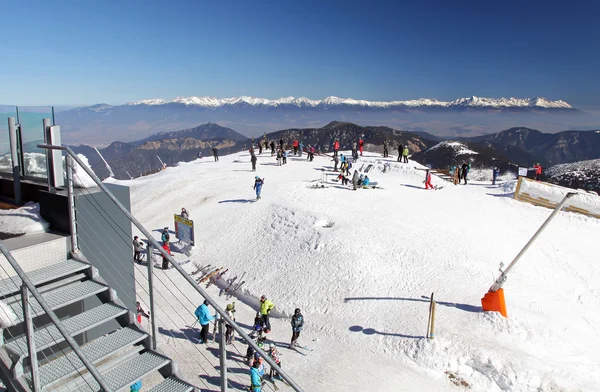 Visa på Vysoké Tatry bergen från låga Tatrabergen, slovaki — Stockfoto