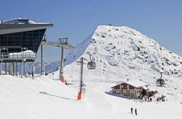 Modern cableway in ski resort Jasna - Low Tatras mountains, Slov — Stock Photo, Image