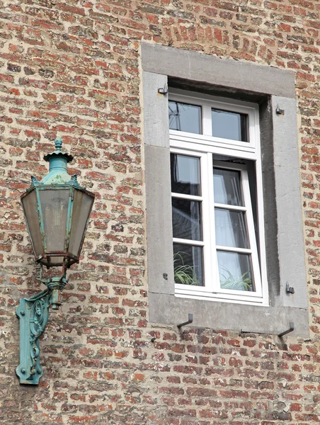 Stará lampa v budově - aachen, Německo — Stock fotografie