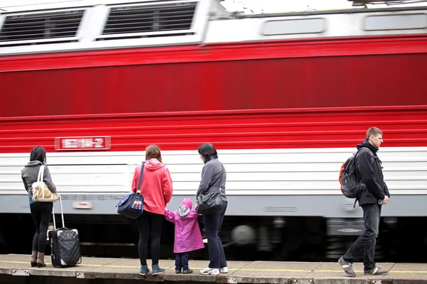 Tren ve yolcu — Stok fotoğraf