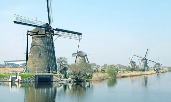 Molinos de viento en Kinderdijk, Países Bajos — Foto de Stock